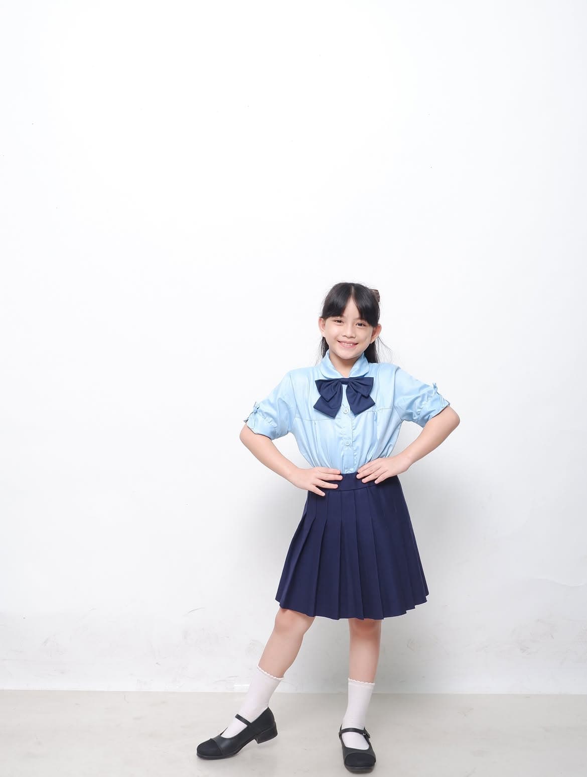 Alika Naila Putri - Pose Percaya Diri Berkacak Pinggang
